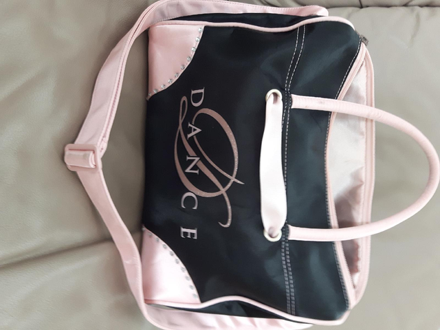 BEAU SAC À MAIN NEUF ROSE NOIR 9'HAUx12'LAR  BANDOULIÈRE: $15.00 - Photo 3