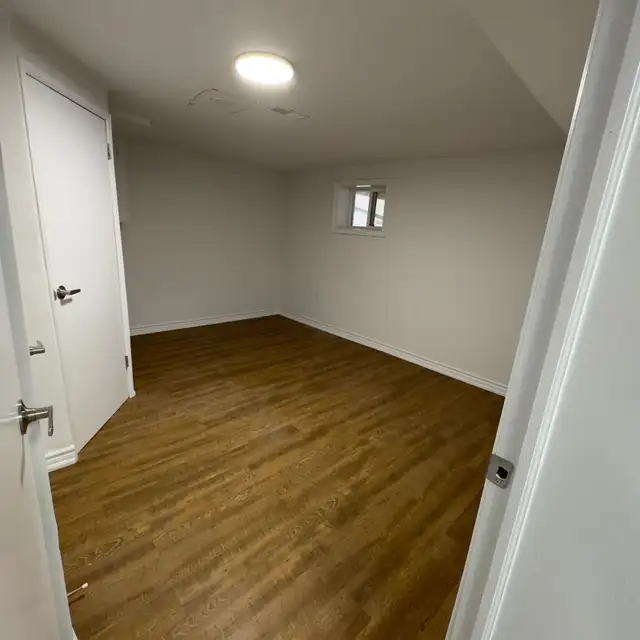 beasment for rent - Photo 5