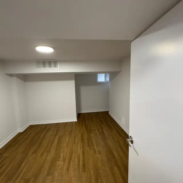 beasment for rent - Photo 7