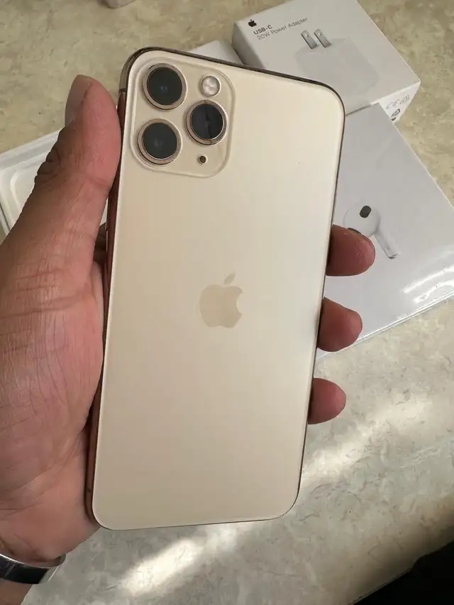 iPhone 11 pro 256GB AirPods/Charger Bundle/Delivery - Photo 3