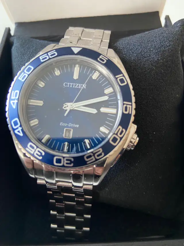 Brand new men’s Citizen Eco Drive blue dial 42 mm. $300. - Photo 4
