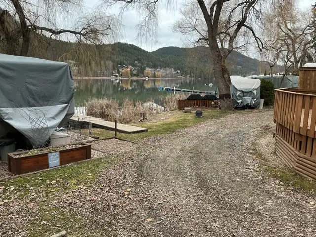 28.6’ Fifth Wheel with Outdoor Kitchen