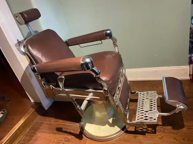 BELMONT BARBER CHAIR
