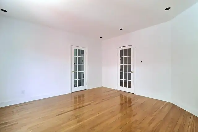 Bright 3BR Near Snowdon – Spacious 1200 sqft – Family-Friendly – - Photo 2