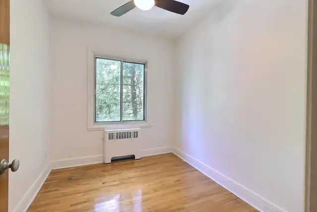 Bright 3BR Near Snowdon – Spacious 1200 sqft – Family-Friendly – - Photo 6