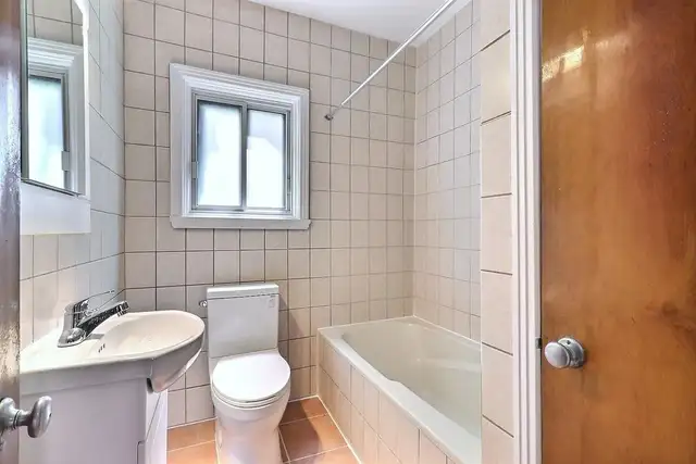 Bright 3BR Near Snowdon – Spacious 1200 sqft – Family-Friendly – - Photo 7