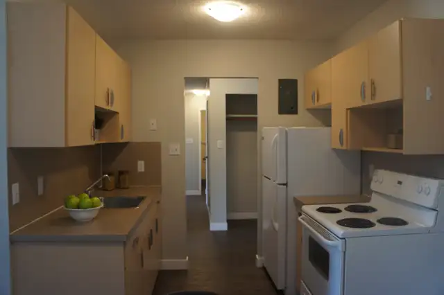 Bachelor and 2 Bedroom Suites Available - Portage Gardens! - Photo 2