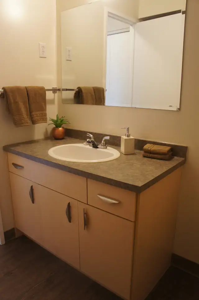 Bachelor and 2 Bedroom Suites Available - Portage Gardens! - Photo 5