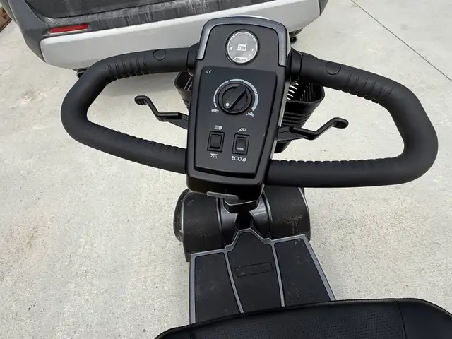 mobility scooter -1 year old in great shape - Photo 2