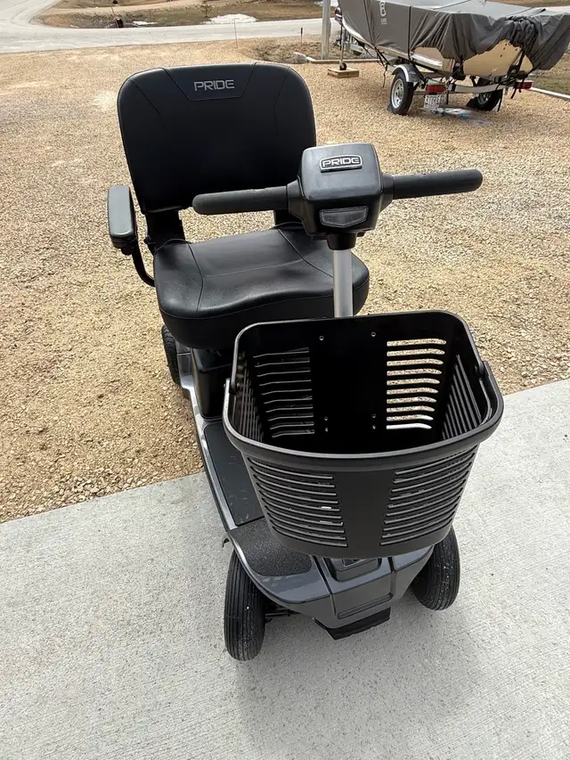 mobility scooter -1 year old in great shape - Photo 3