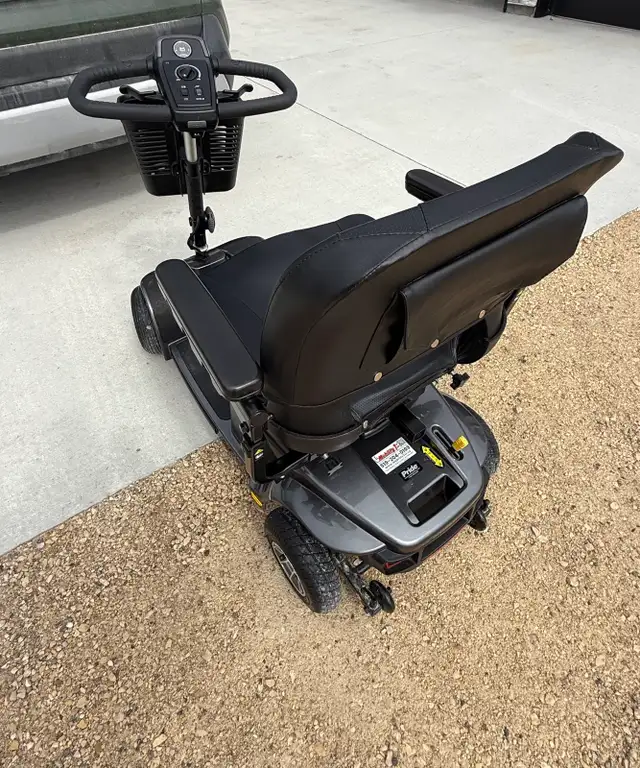 mobility scooter -1 year old in great shape - Photo 4