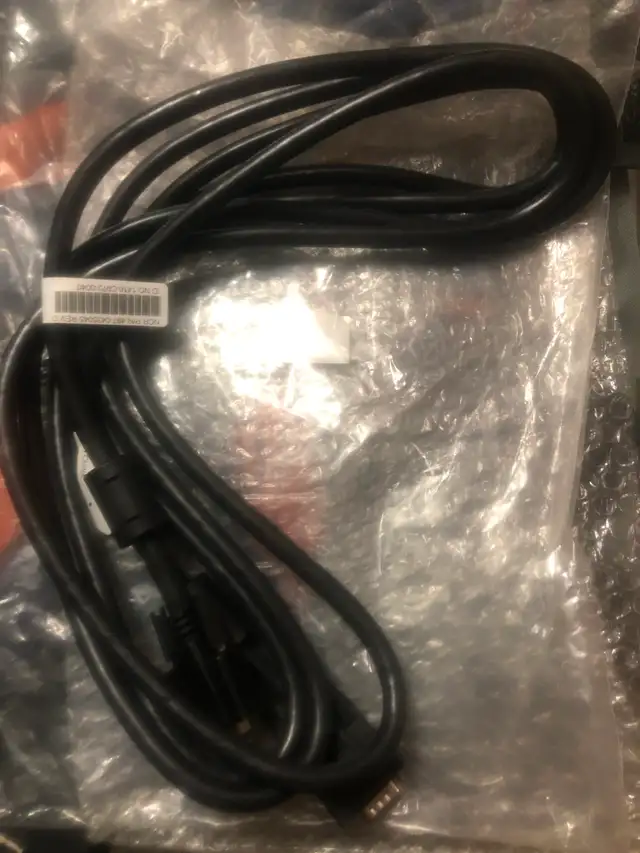 4 meters Long VGA cables for sale $5 (brand new) - Photo 2