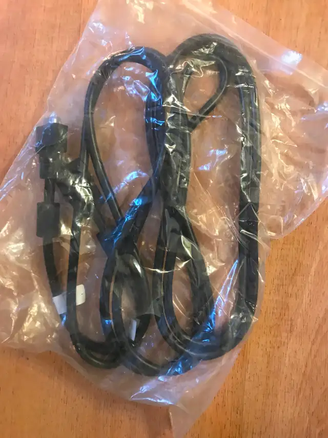 4 meters Long VGA cables for sale $5 (brand new) - Photo 3