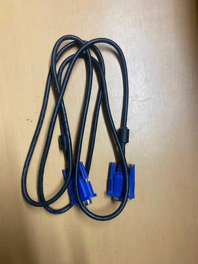 4 meters Long VGA cables for sale $5 (brand new) - Photo 5