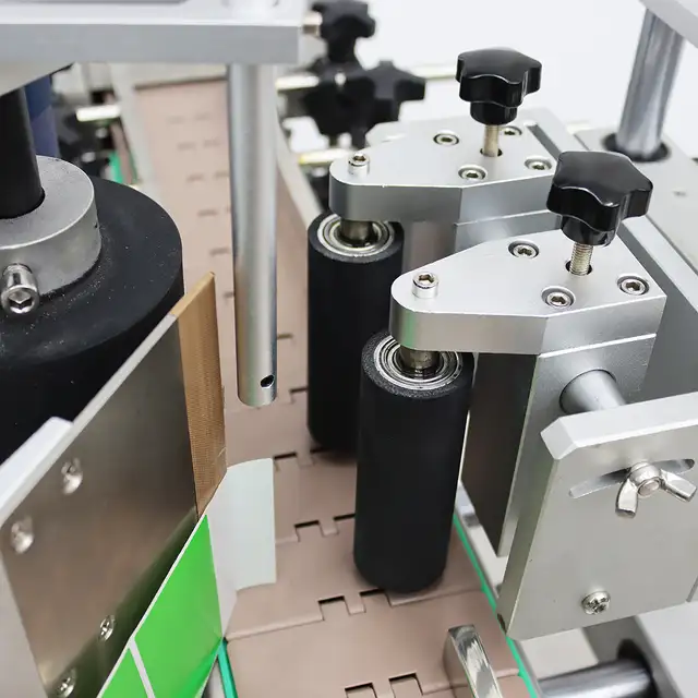 Automatic Chain Conveyor Round Bottle Labeling Machine 160209 - Photo 10