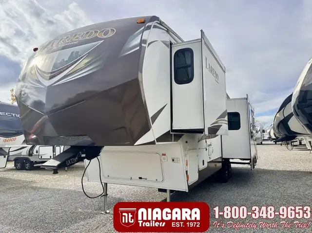 2014 KEYSTONE LAREDO 300RL Fifth Wheel - Photo 2