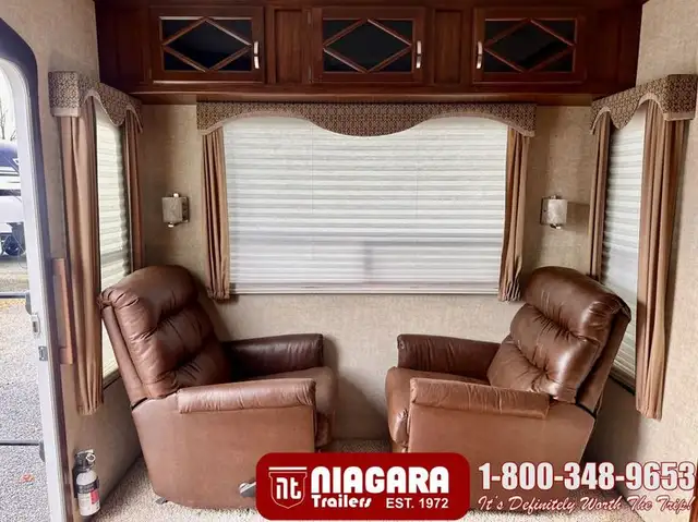 2014 KEYSTONE LAREDO 300RL Fifth Wheel - Photo 7