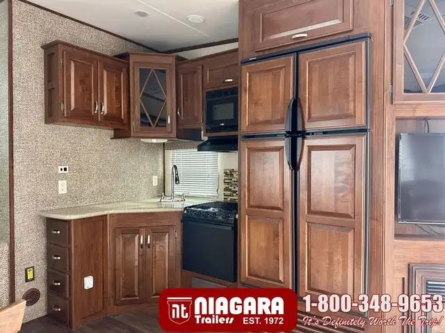 2014 KEYSTONE LAREDO 300RL Fifth Wheel - Photo 11