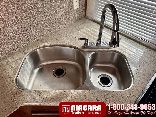 2014 KEYSTONE LAREDO 300RL Fifth Wheel - Photo 12