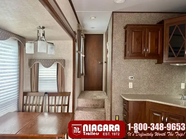 2014 KEYSTONE LAREDO 300RL Fifth Wheel - Photo 17