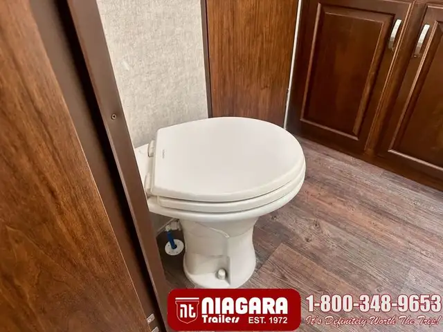 2014 KEYSTONE LAREDO 300RL Fifth Wheel - Photo 20