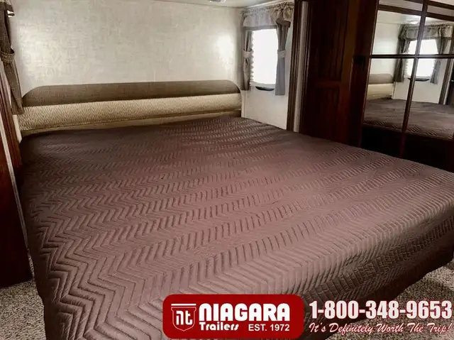 2014 KEYSTONE LAREDO 300RL Fifth Wheel - Photo 23