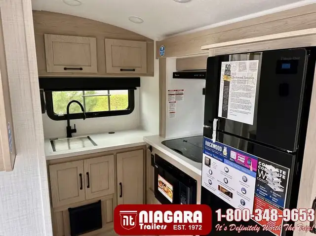 2025 FOREST RIVER ROCKWOOD GEO PRO 15FBS Travel Trailer - Photo 9