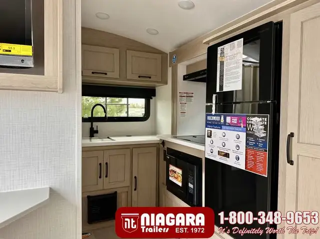 2025 FOREST RIVER ROCKWOOD GEO PRO 15FBS Travel Trailer - Photo 10