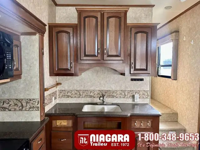 2011 CROSSROADS RUSHMORE 34SB Fifth Wheel - Photo 12