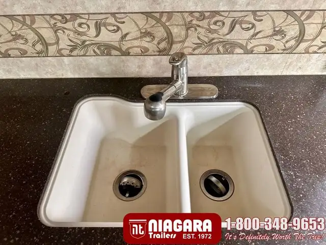 2011 CROSSROADS RUSHMORE 34SB Fifth Wheel - Photo 13