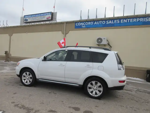 2011 Mitsubishi Outlander LS - Photo 9