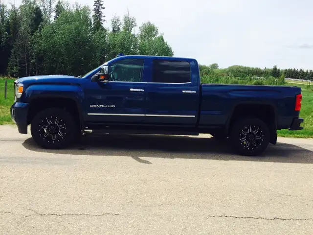 2015 GMC Denali HD - Photo 2