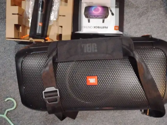 JBL Partybox On-The-Go