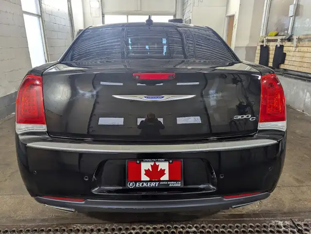 2019 Chrysler 300 300C PLATINUM EDITION WITH NAVIGATION! - Photo 4