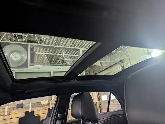 2019 Chrysler 300 300C PLATINUM EDITION WITH NAVIGATION! - Photo 8