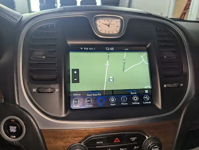 2019 Chrysler 300 300C PLATINUM EDITION WITH NAVIGATION! - Photo 9