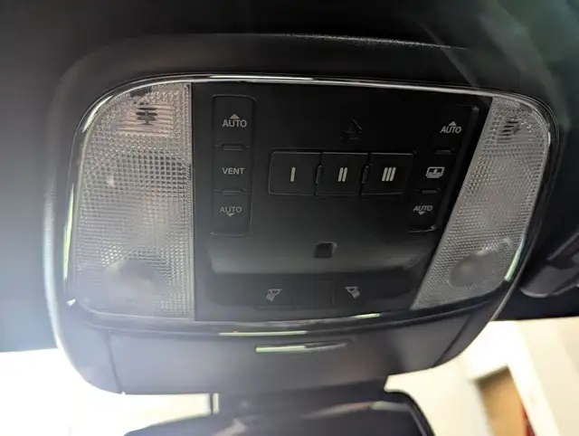 2019 Chrysler 300 300C PLATINUM EDITION WITH NAVIGATION! - Photo 14