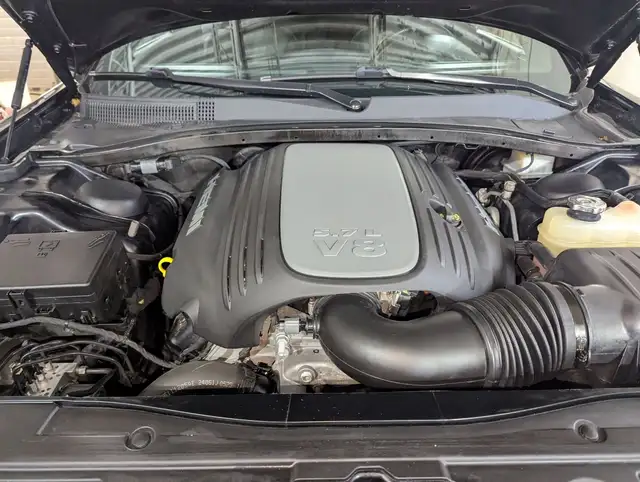 2019 Chrysler 300 300C PLATINUM EDITION WITH NAVIGATION! - Photo 17