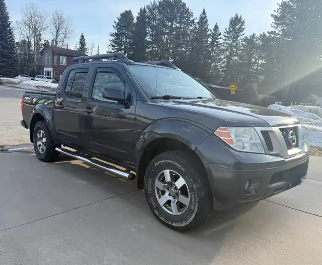 Nissan Frontier PRO 4X - Photo 3