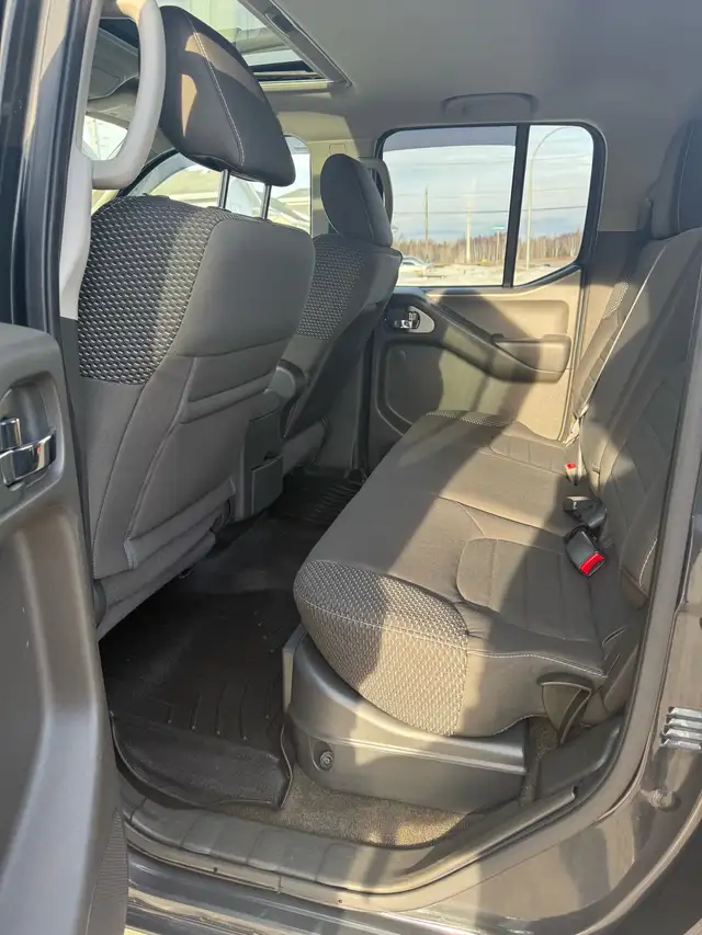 Nissan Frontier PRO 4X - Photo 6