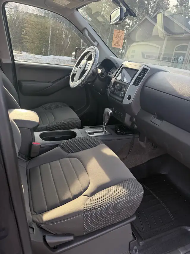 Nissan Frontier PRO 4X - Photo 7