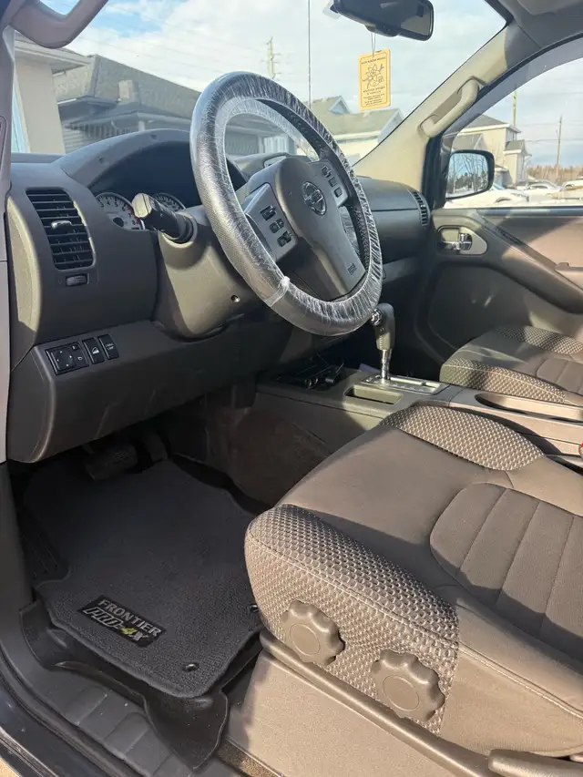 Nissan Frontier PRO 4X - Photo 8