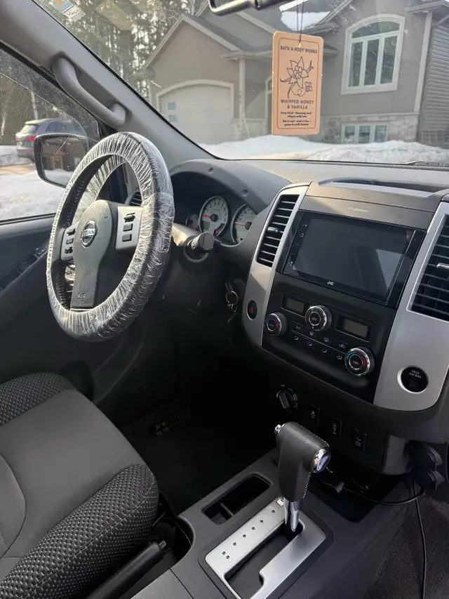 Nissan Frontier PRO 4X - Photo 10