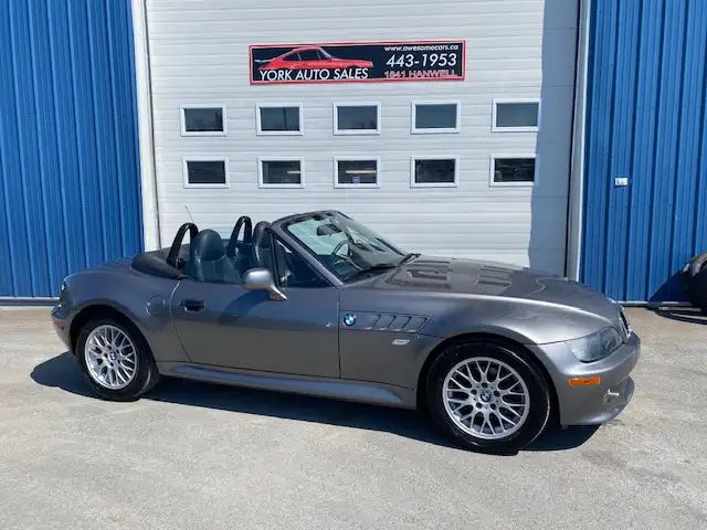 2002 BMW Z3 Series 2.5i