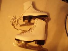 CHILD’S  -  GIRL’S  FIGURE SKATES  -  SIZE  8  -  LIKE NEW