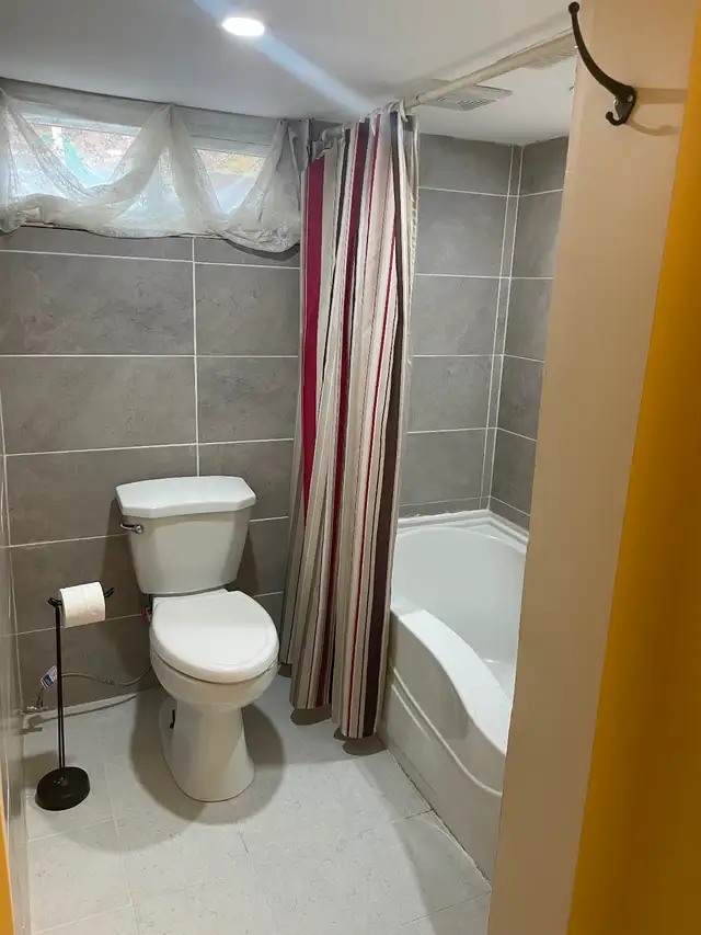 Rooms Available - Photo 12