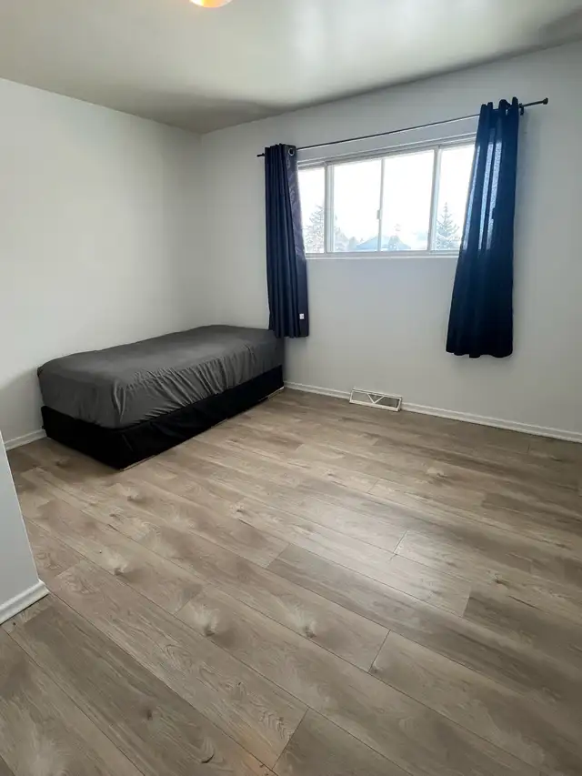 Room for rent at Center St. - Photo 3