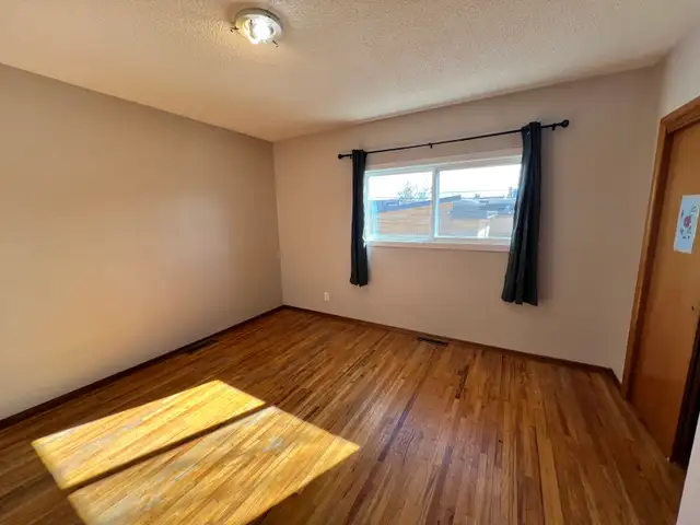 Room for rent at Center St. - Photo 4