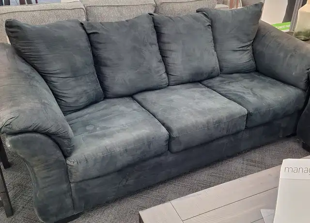 Ashley Darcy Black Sofa/Love Seat - Photo 4