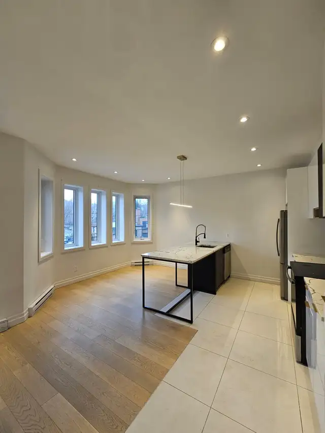 For Rent 5 1/5 Luxurious Apartment Across Snowdon Metro Station - Photo 2